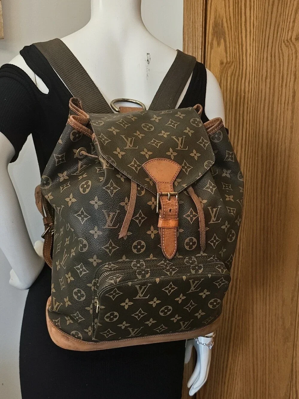 Louis Vuitton classic louis